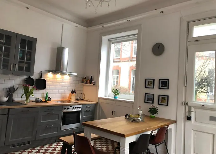 Grosszuegige Altbauwohnung In Bestlage Appartement