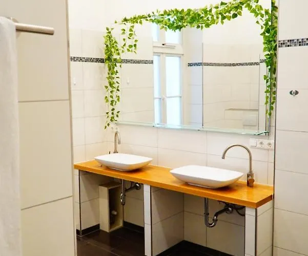 Appartement Grosszuegige Altbauwohnung In Bestlage *