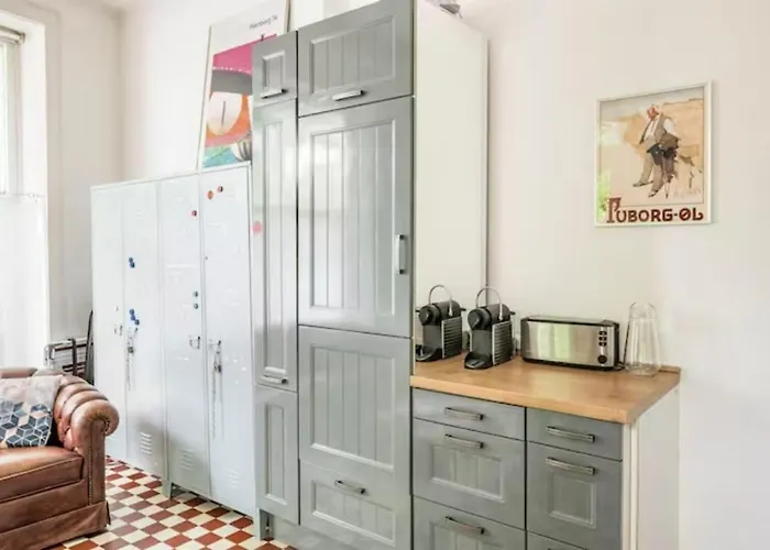Grosszuegige Altbauwohnung In Bestlage Appartement