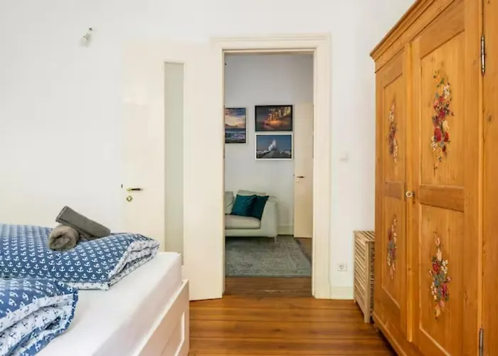 Appartement Grosszuegige Altbauwohnung In Bestlage *