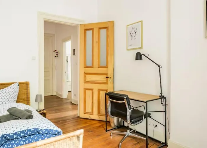 Grosszuegige Altbauwohnung In Bestlage