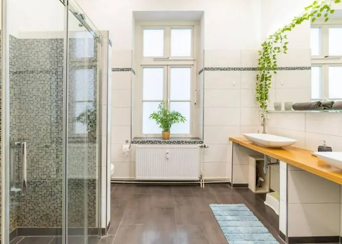 Appartement Grosszuegige Altbauwohnung In Bestlage *
