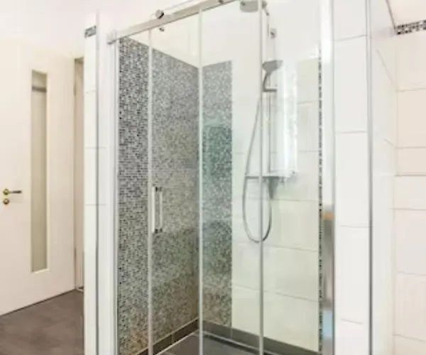 Grosszuegige Altbauwohnung In Bestlage Appartement *
